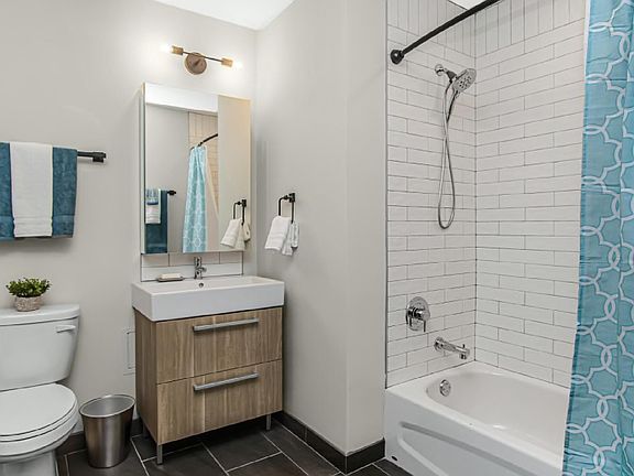3rd image of 31 S La Salle St #1215