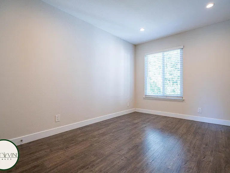 611 Topaz St — Photo 10