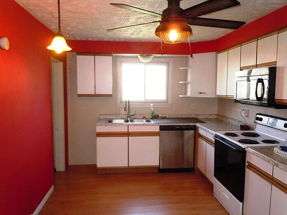 2nd image of 621 E Superior St
