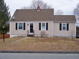 37 Flyers Dr, Norwich, CT 06360