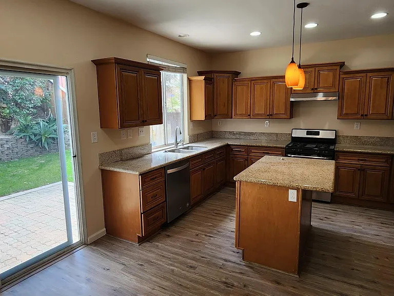 30067 Laurel Creek Dr — Photo 3