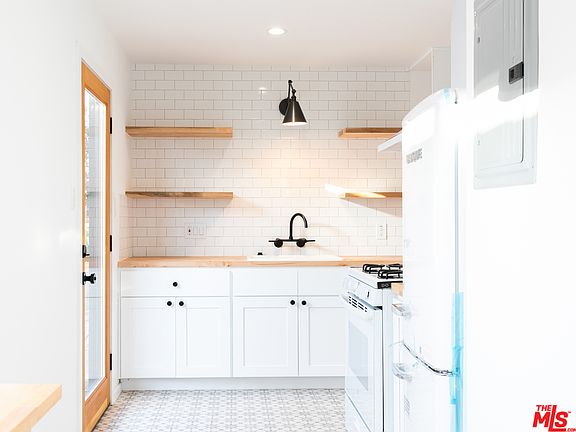 5th image of 4229 S Centinela Ave #1/2