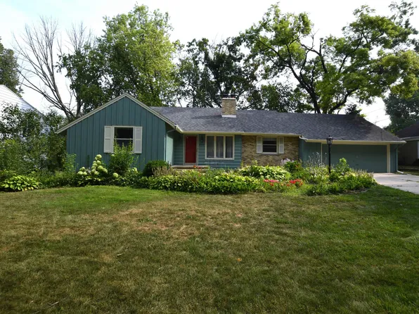 1760 Carriage Ct, Green Bay, WI 54304