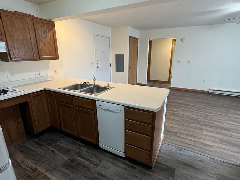 PIONEER BLUFF APARTMENTS — Photo 48