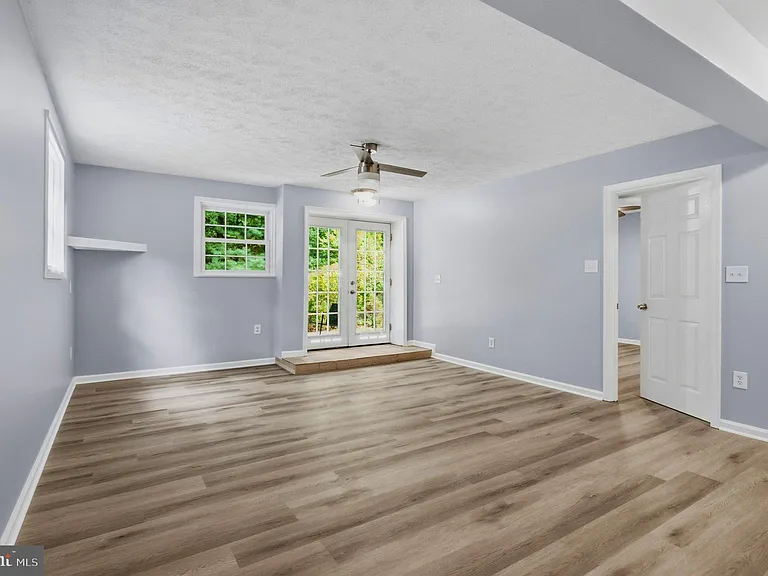 4915 Powell Rd — Photo 21