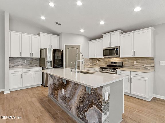 3rd image of 82958 THOMPSON Lane