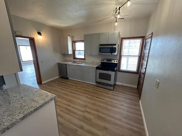 2704 College St #B, Cedar Falls, IA 50613