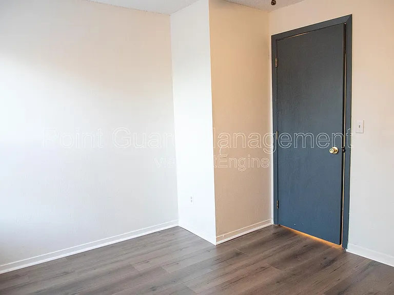 107 W Gold Coast Rd — Photo 29