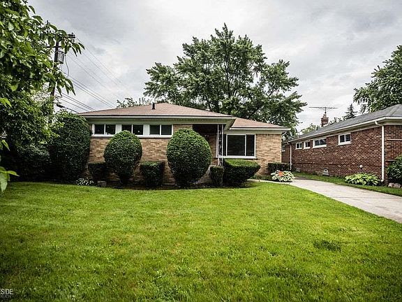 2nd image of 22190 Cloverlawn Ave
