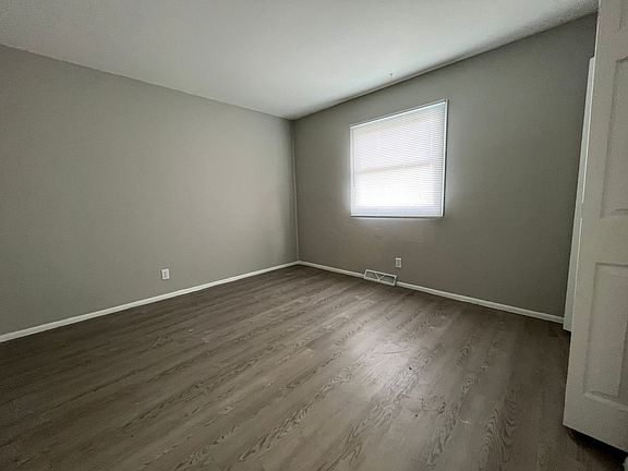 5th image of 401 Donald Dr #10
