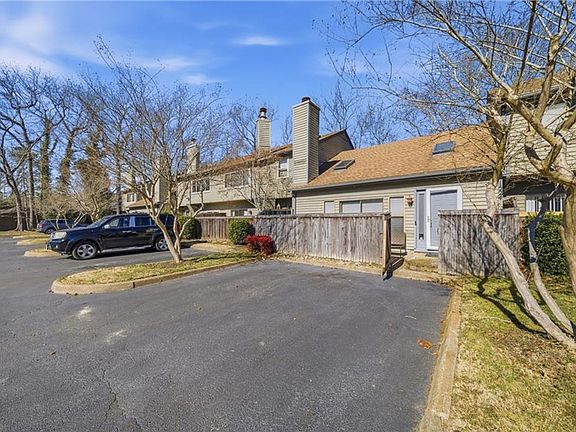2nd image of 1524 Colonnade Dr