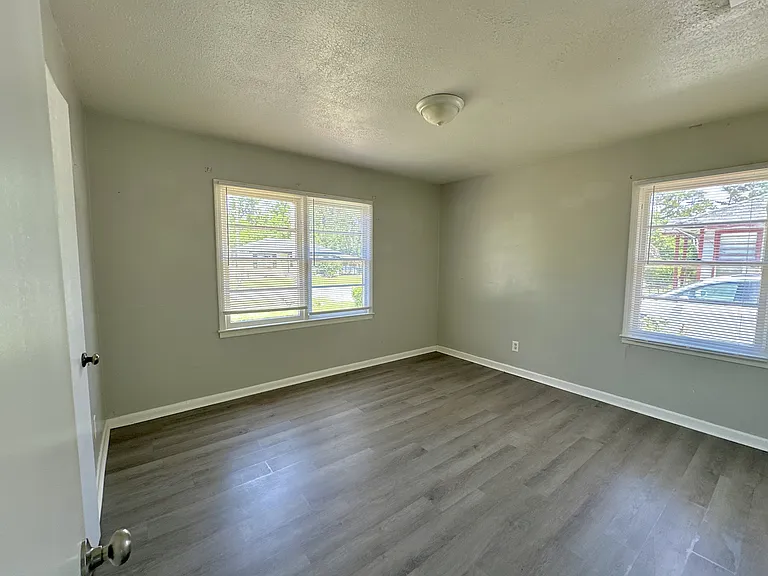 803 Lausanne Dr — Photo 7