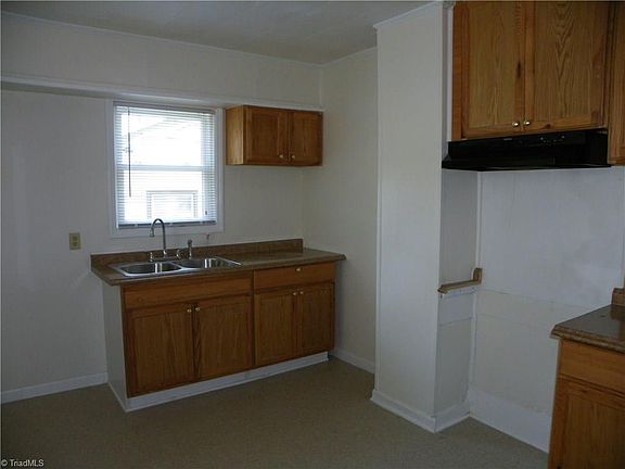 5th image of 1567 Lovett St