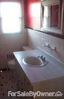 4th image of 95 Poplar St