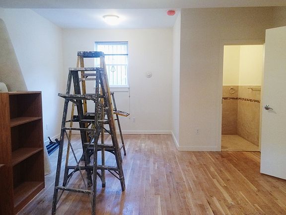 3rd image of 936 Manhattan Ave