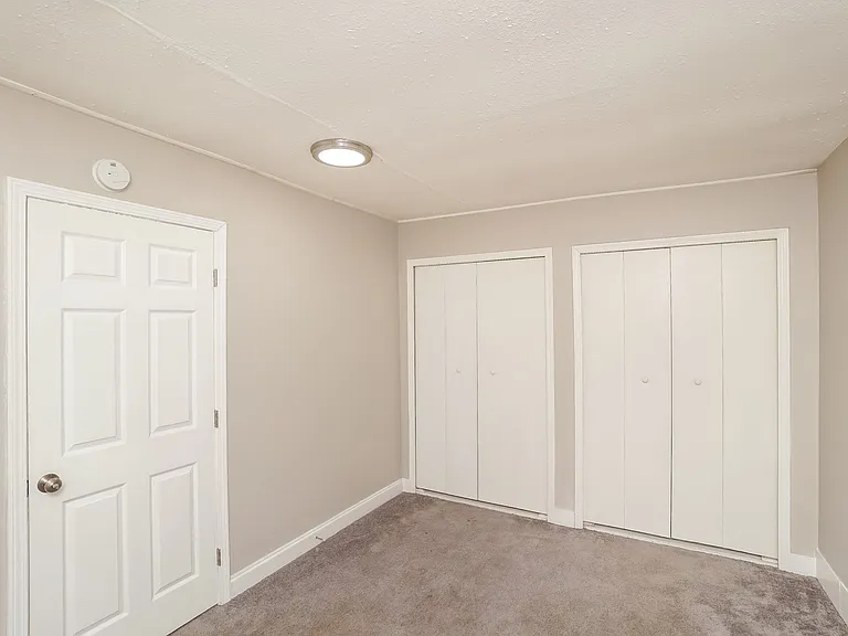 803242_026_bedroom_13139787.jpg