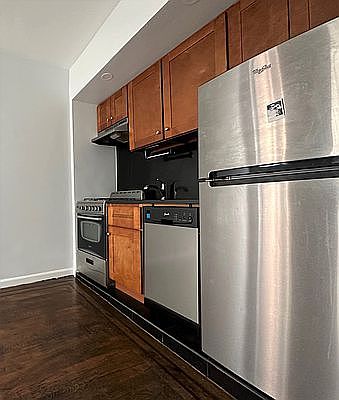 1st image of 800 Lexington Ave #4E