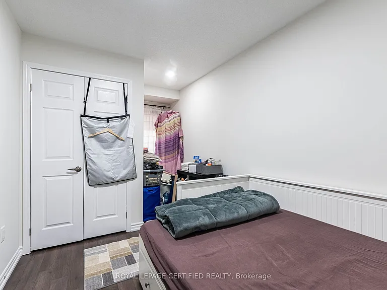 581 Allport Gate — Photo 36
