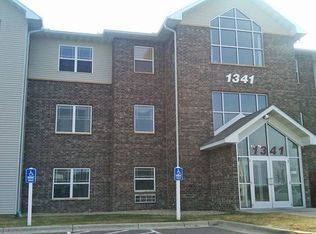 1341 Lake Dr W, Chanhassen, MN 55317