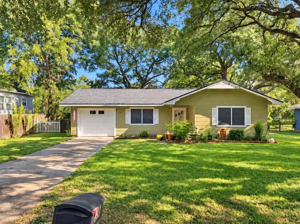 403 Frankie St, Wharton, TX 77488