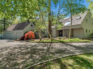 210 Deer Ln, Guilford, CT 06437