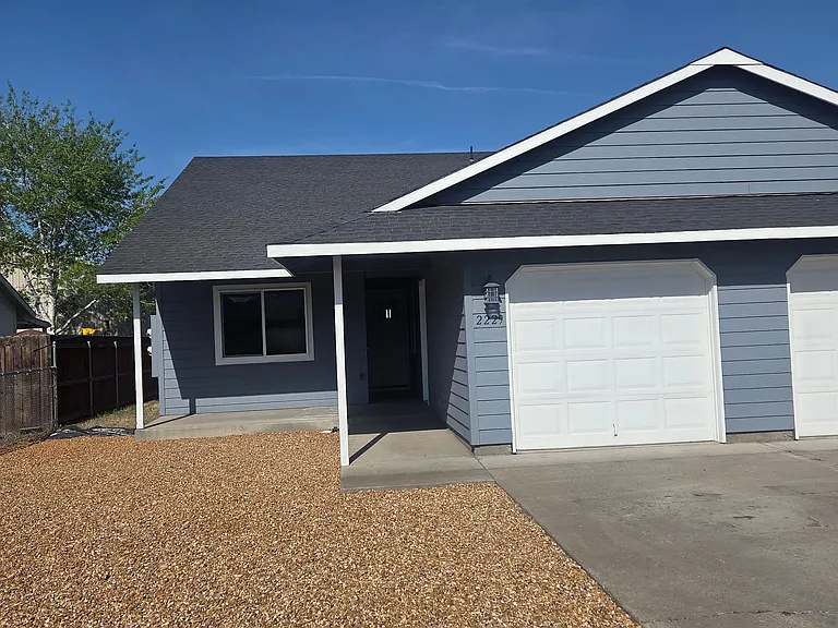 NE Yellowpine Rd — Photo 1