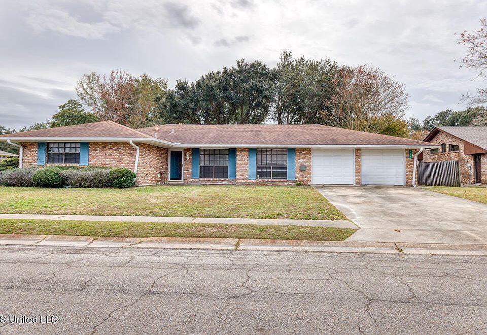 1st image of 724 Parkwood Dr