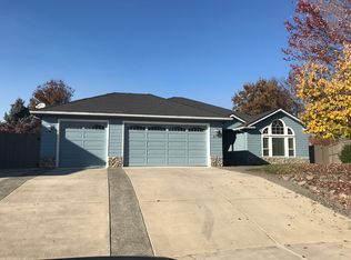 813 White Oak Cir, Central Pt, OR