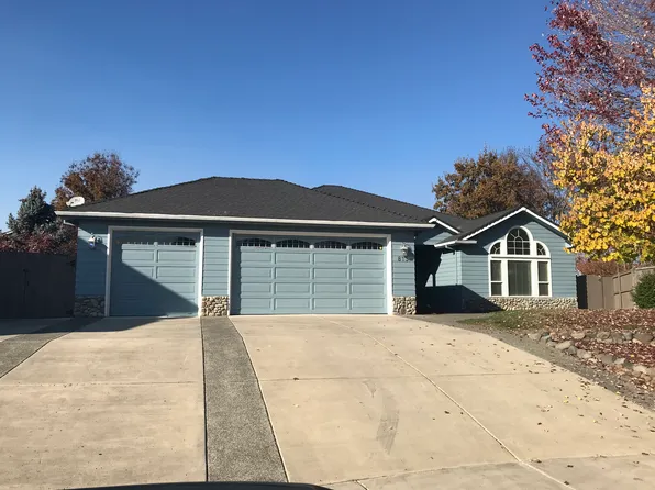 813 White Oak Cir, Central Pt, OR 97502