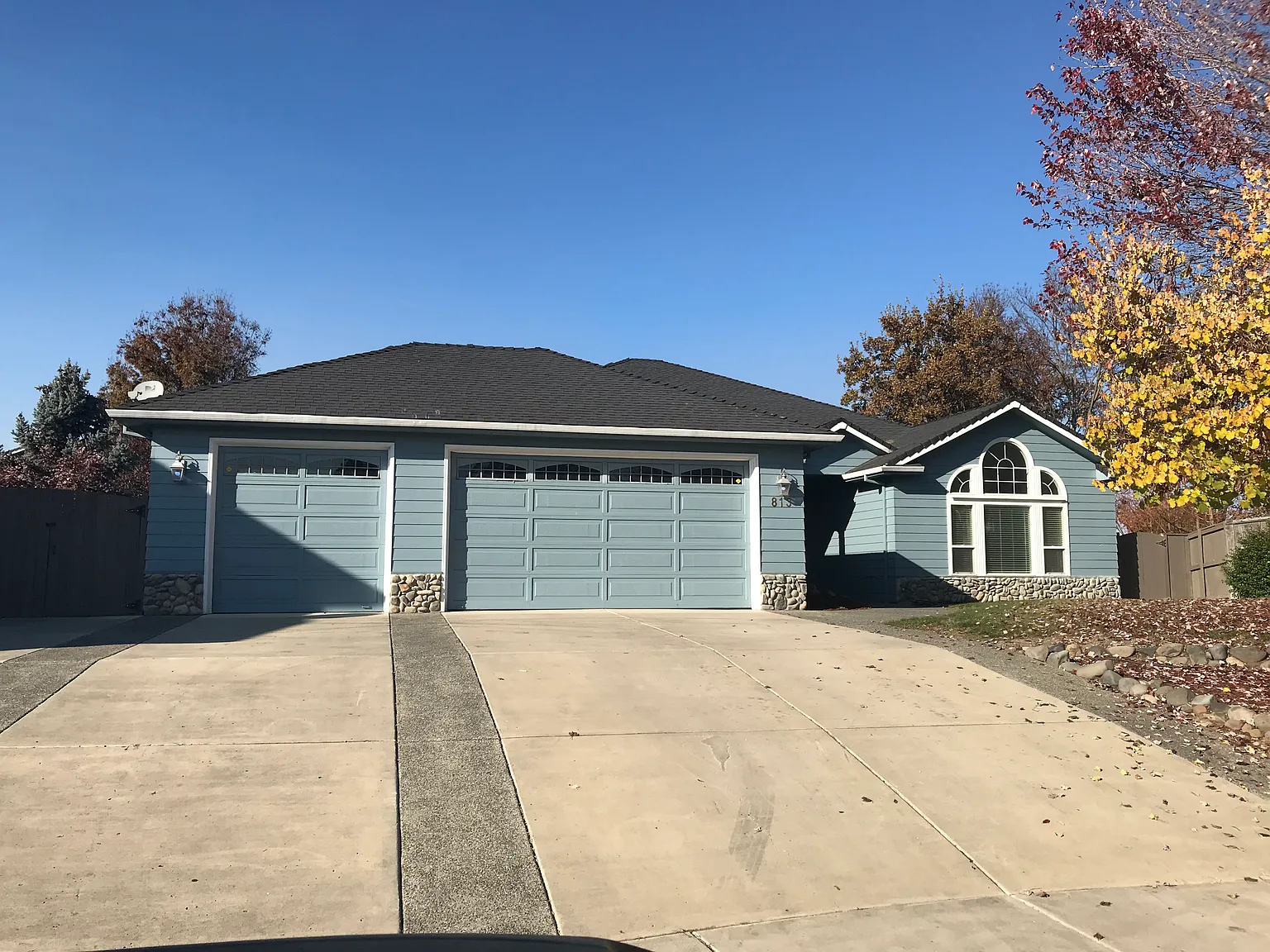 813 White Oak Cir photo 1