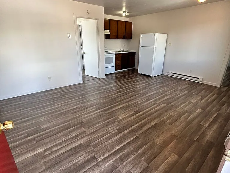 399 N Mountain View Dr — Photo 5