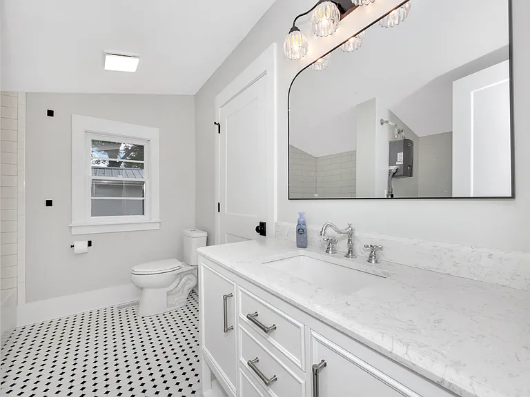 600 McCullough Ave NE — Photo 12