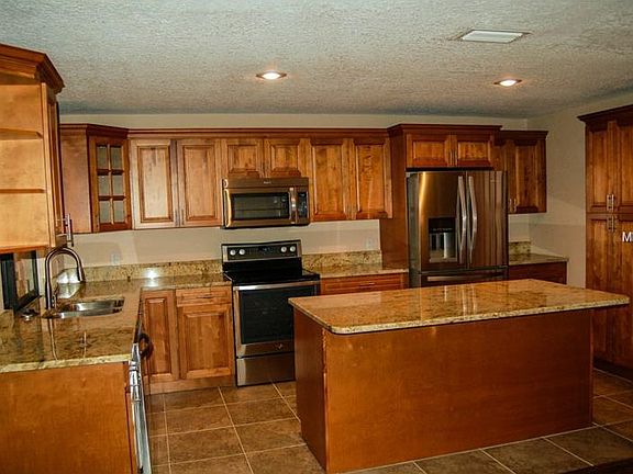 3rd image of 502 Creekview Ct