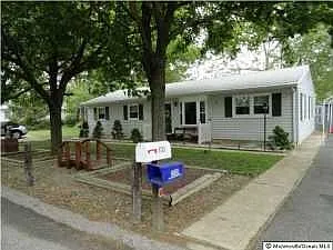 1113 Beachwood Blvd photo 1