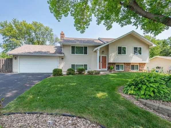 7926 Chesshire Ln N, Maple Grove, MN 55311