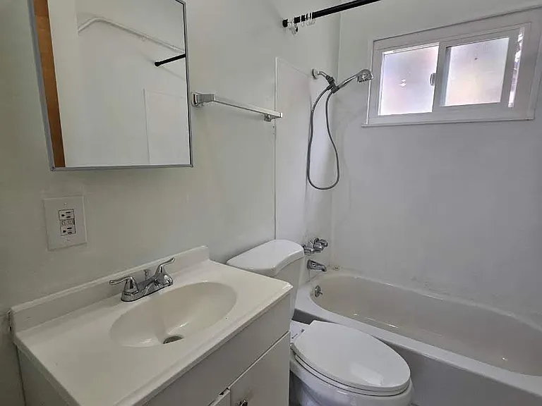 2431 7th St #D — Photo 7