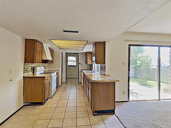 5th image of 9728 White Ash Rd