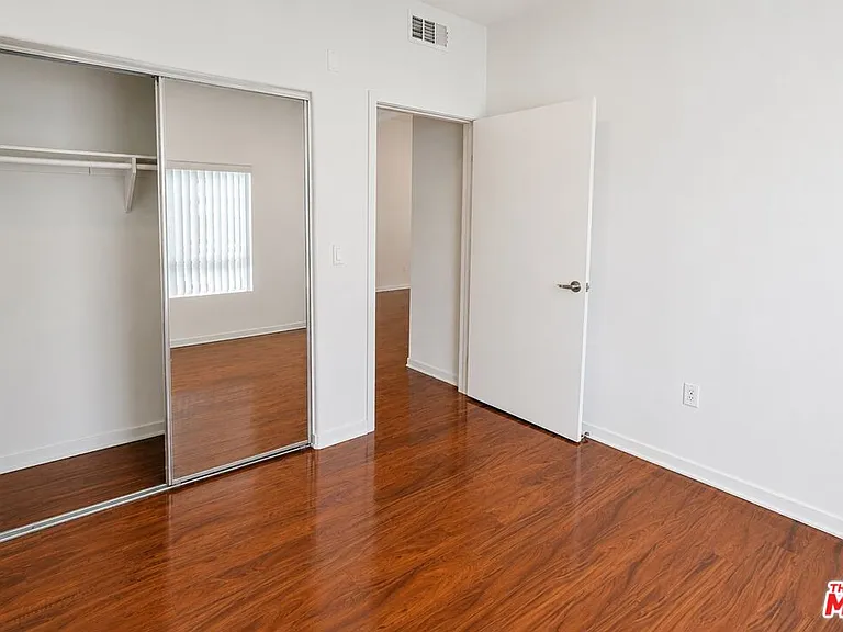 12132 Hart St #301 — Photo 17