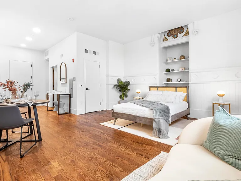 380 Montgomery St #102 — Photo 3