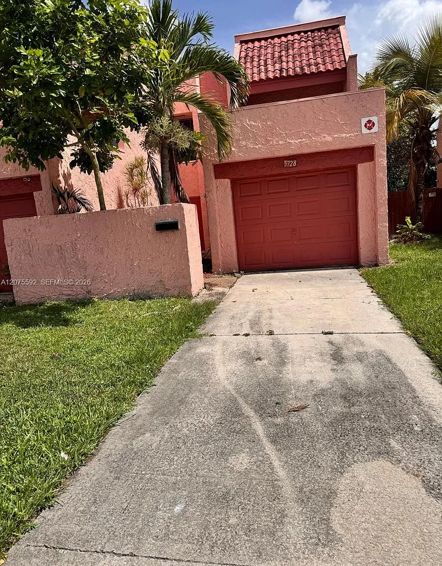 Wimbledon Townhouse I-10 — Photo 2