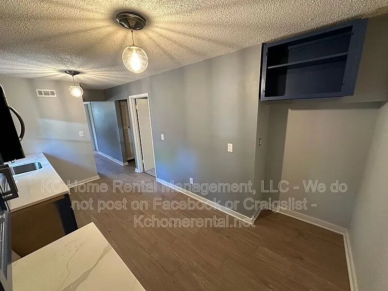 1648 Jefferson St — Photo 7