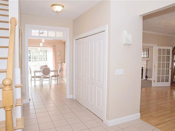 5th image of 100 Twin Birch Dr