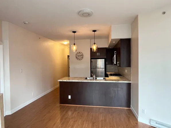 1050 Smithe St #803, Vancouver, BC V6E 4T4