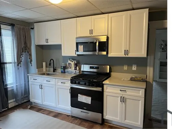 77 Providence St APT 3, Worcester, MA 01604