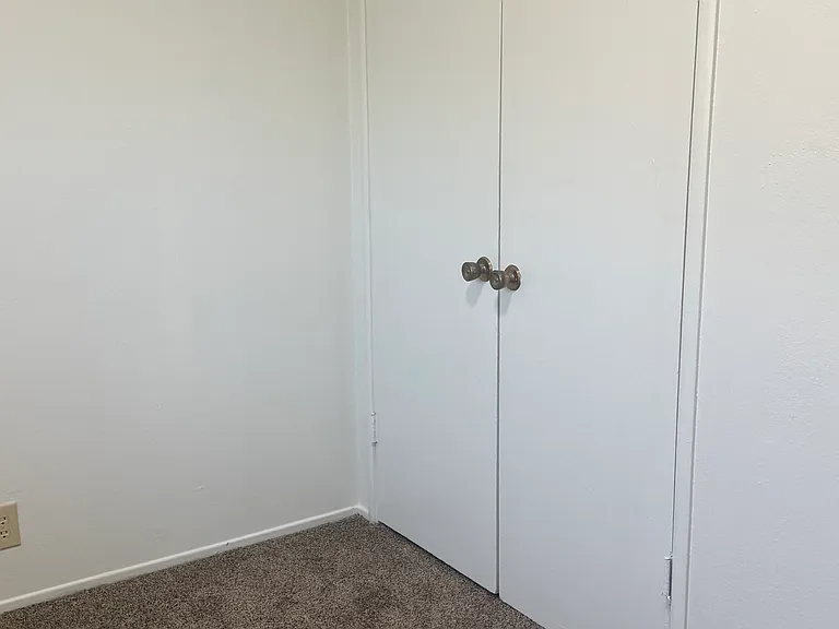700 S Locust St — Photo 10