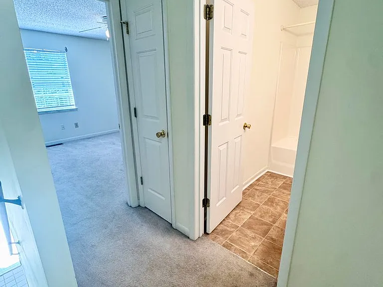 1100 Pine St #B — Photo 2