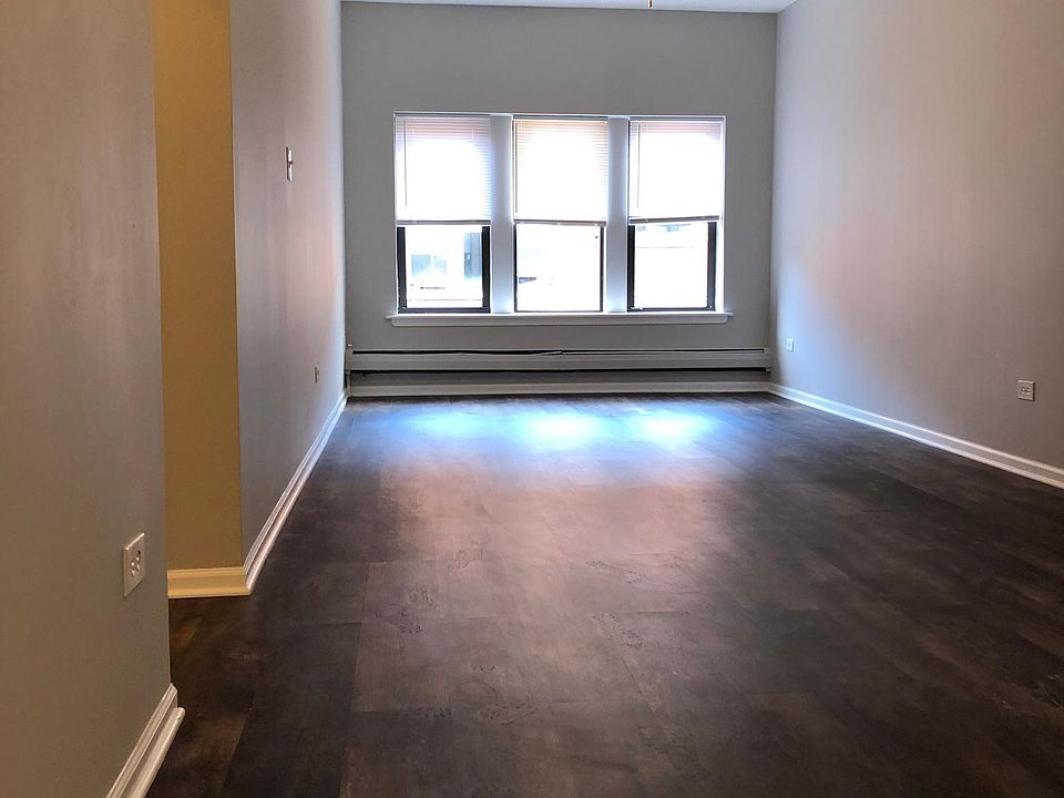 1st image of 831 W Sunnyside Ave #303