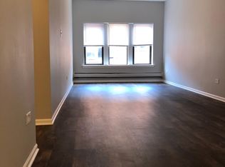 831 W Sunnyside Ave #303, Chicago, IL 60640