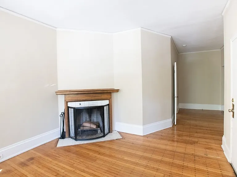 2216 E Ivanhoe Apartments — Photo 32