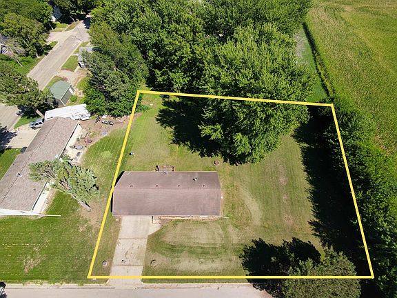 3rd image of 101 Linden Ln